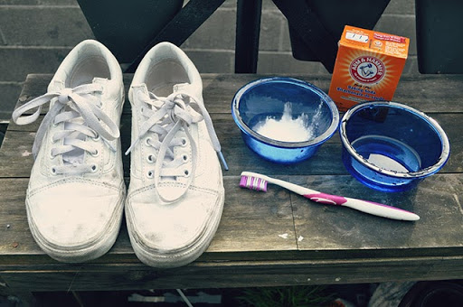 Chỉ nên dùng baking soda để làm sạch giày trắng